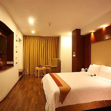 Katriya De Royal Hotel Hyderabad Exterior foto